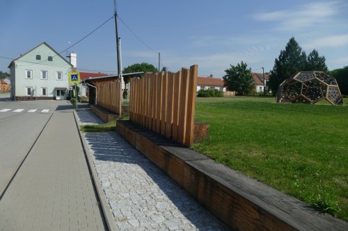 Veřejné prostranství s hřištěm v Podomí